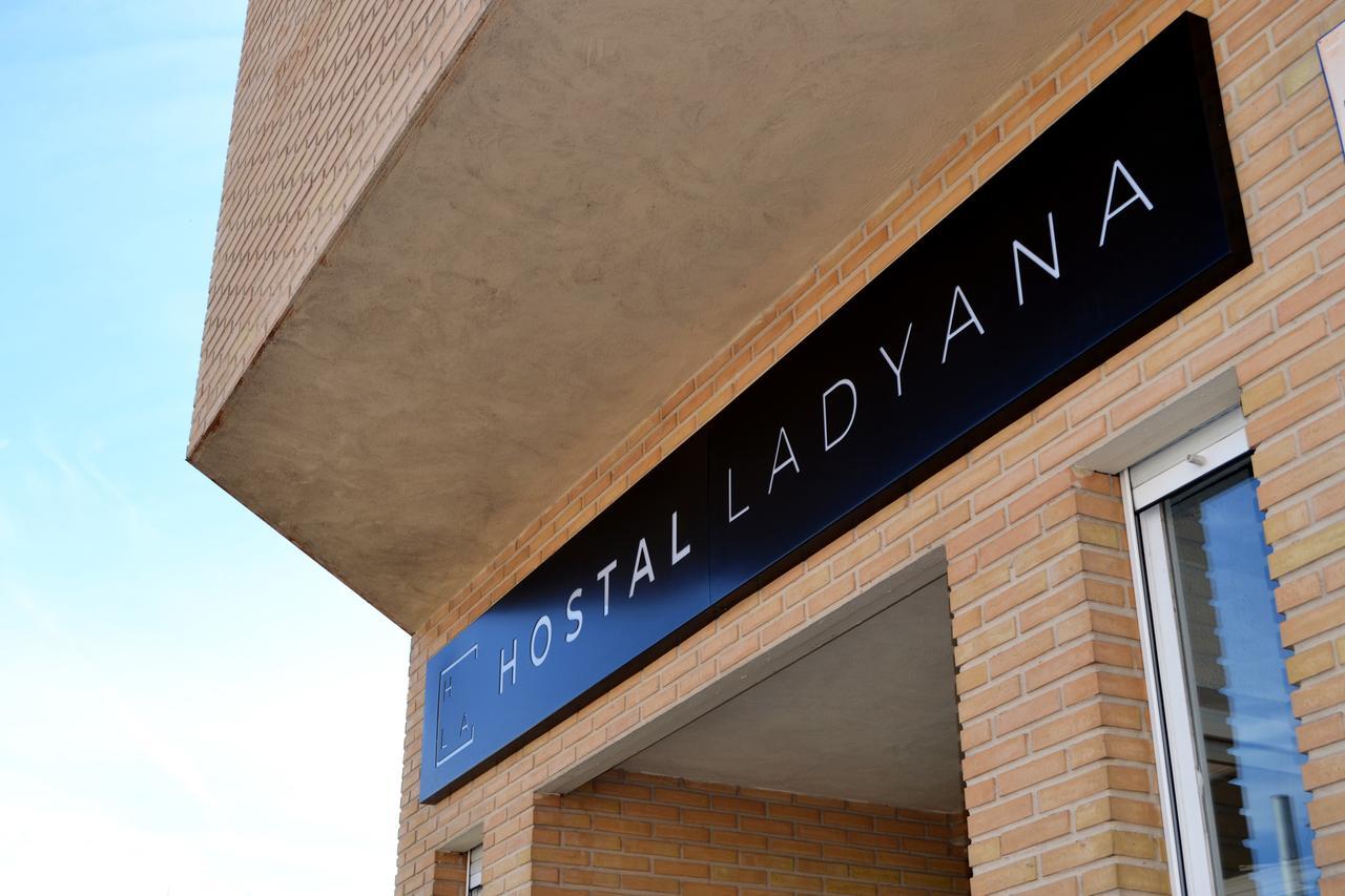 Hostal Lady Ana Maria Collado Villalba Eksteriør bilde