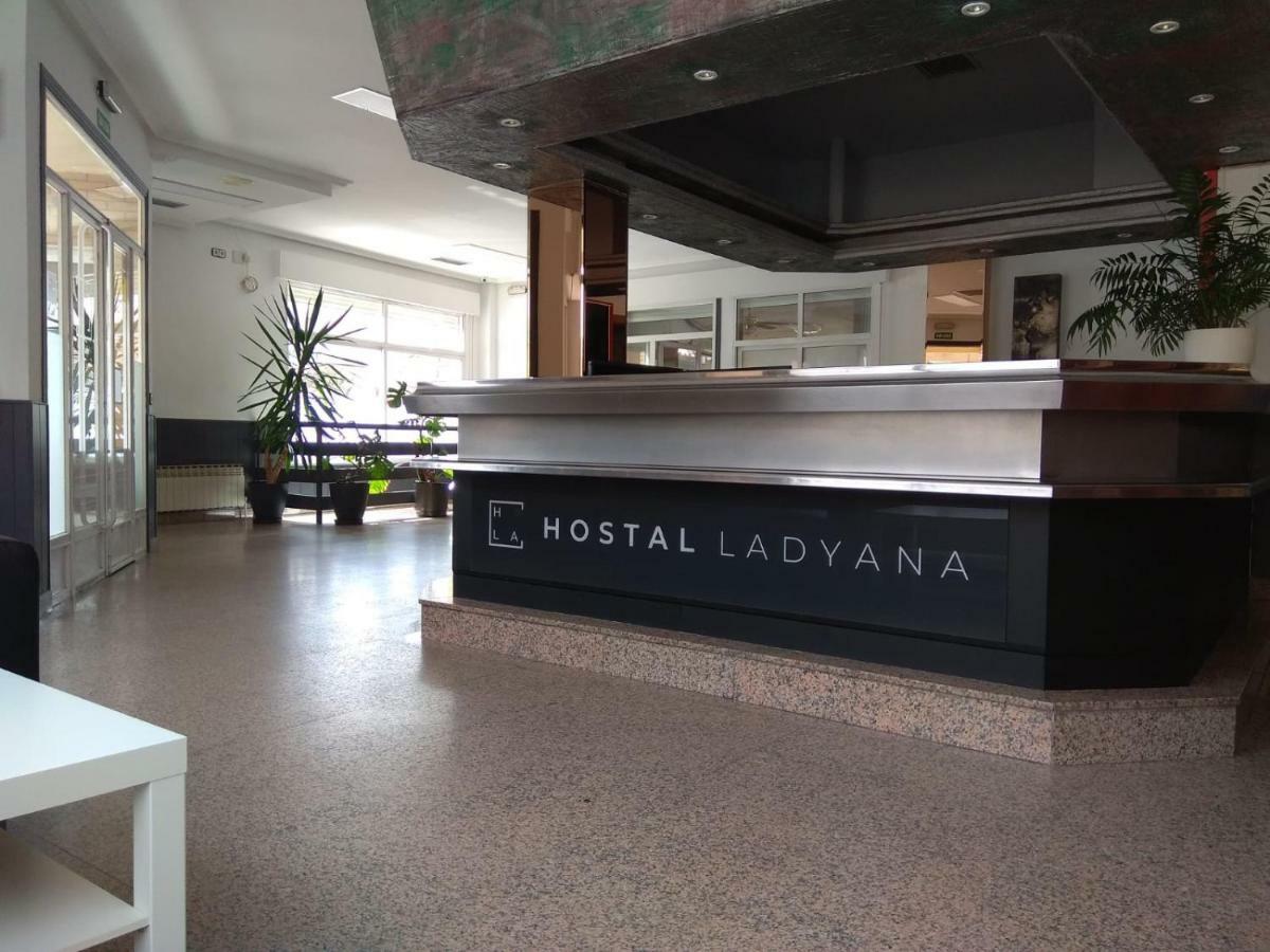 Hostal Lady Ana Maria Collado Villalba Eksteriør bilde