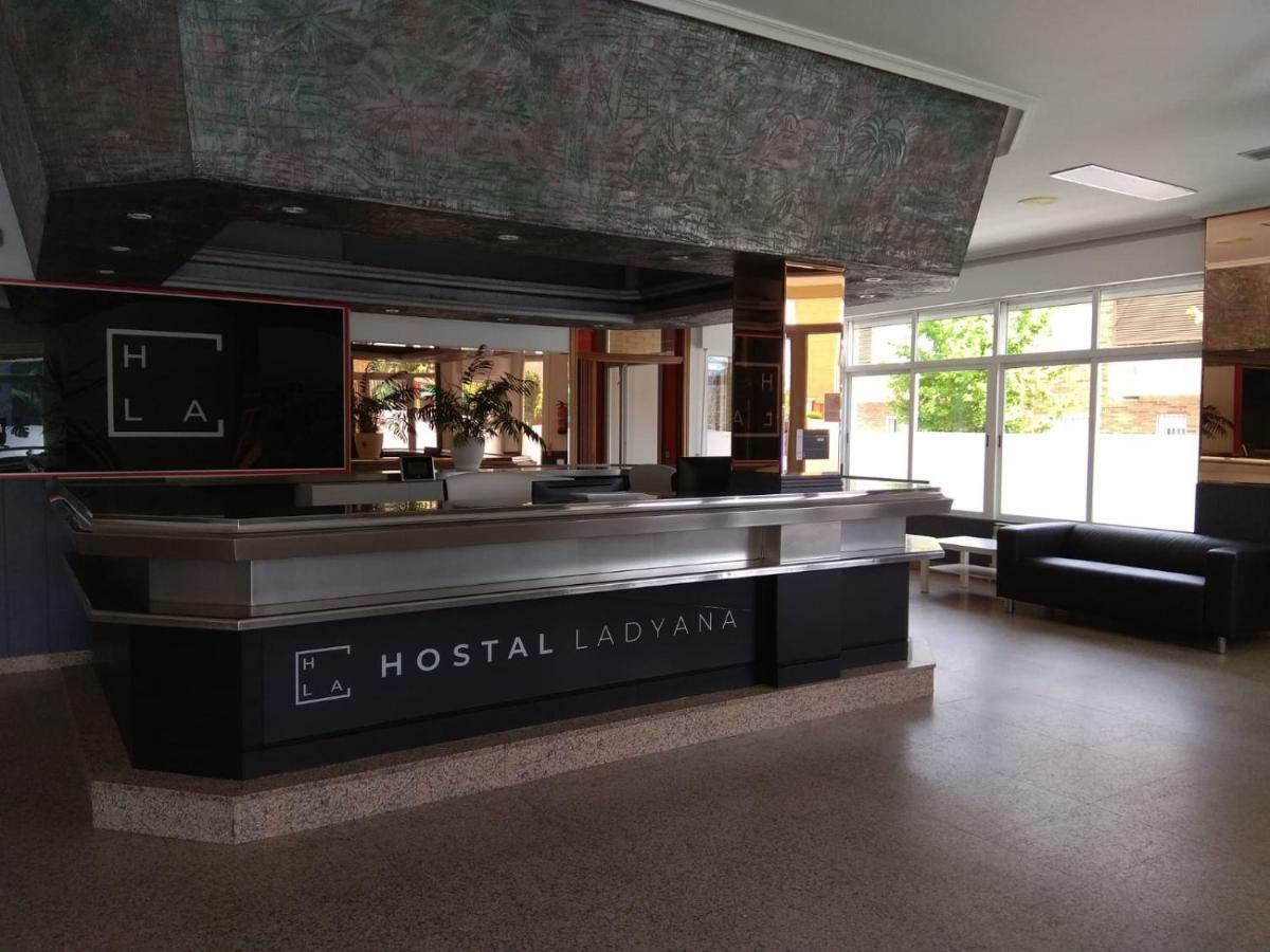 Hostal Lady Ana Maria Collado Villalba Eksteriør bilde